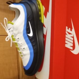 Nike Air Max Axis